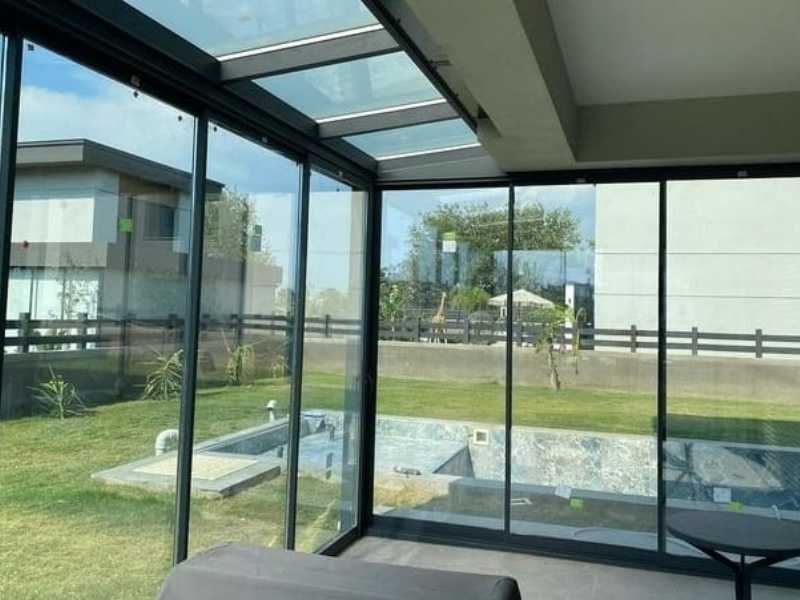 Karaburun Kış Bahçesi Kurulumu — alüminyum konstrüksiyon montaj aşaması